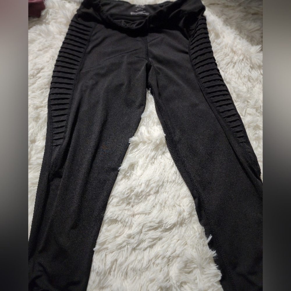 Daisy Fuentes workout capris